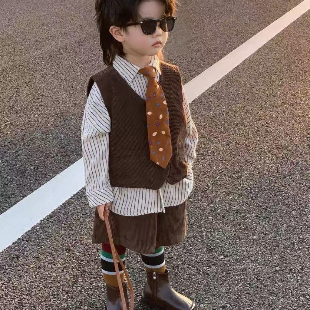 ชุดเสื้อกั๊กสไตล์อังกฤษสำหรับเด็กผู้ชายใหม่ฤดูใบไม้ร่วงปี 2025