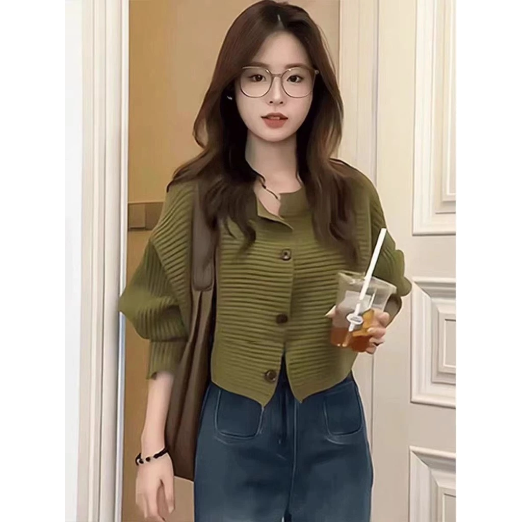 เสื้อสเวตเตอร์แขนยาวคอกลมกระดุมสไตล์เกาหลีสำหรับผู้หญิงเสื้อคาร์ดิแกนถักดีไซน์เฉพาะกลุ่มแฟชั่นใหม่