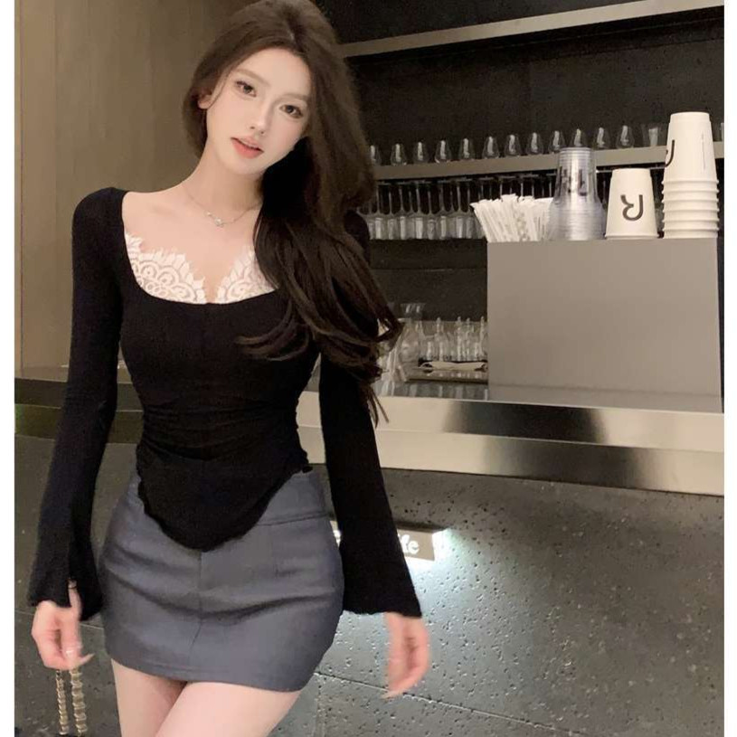 สไตล์เซ็กซี่หวานออกแบบคอสี่เหลี่ยม INS สไตล์เกาหลีความงามลูกไม้ออกแบบประกบ สาวร้อนหวานเปิดไหปลาร้าสั้นออกแบบด้านบน สบาย ๆ ทุกวันแขนยาวเสื้อยืดผู้หญิง