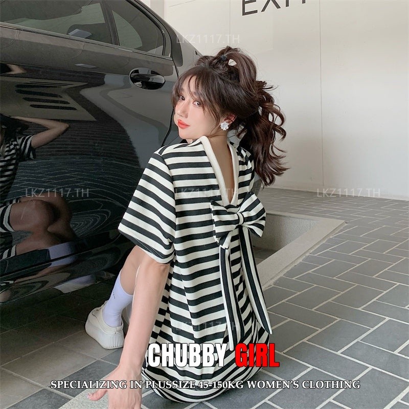 Plus size เสื้อผ้าสาวอวบ เดรสสาวอวบอ้วน ไซส์ใหญ่ ผู้หญิง เดรสลายทาง ทรงหลวม แขนสั้น คอวี เว้าหลัง สายผูกโบว์ ฤดูร้อน สไตล์เกาหลีแฟชั่น