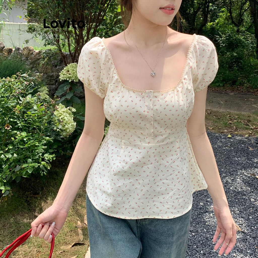 Lovito เสื้อเบลาส์ผู้หญิง มีกระดุม ลายดอกไม้ สไตล์ลำลอง LNM65156