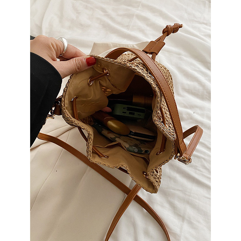 กระเป๋าสาน Bucket bag ทรงจีบ สายหนัง มีสายยาว P125