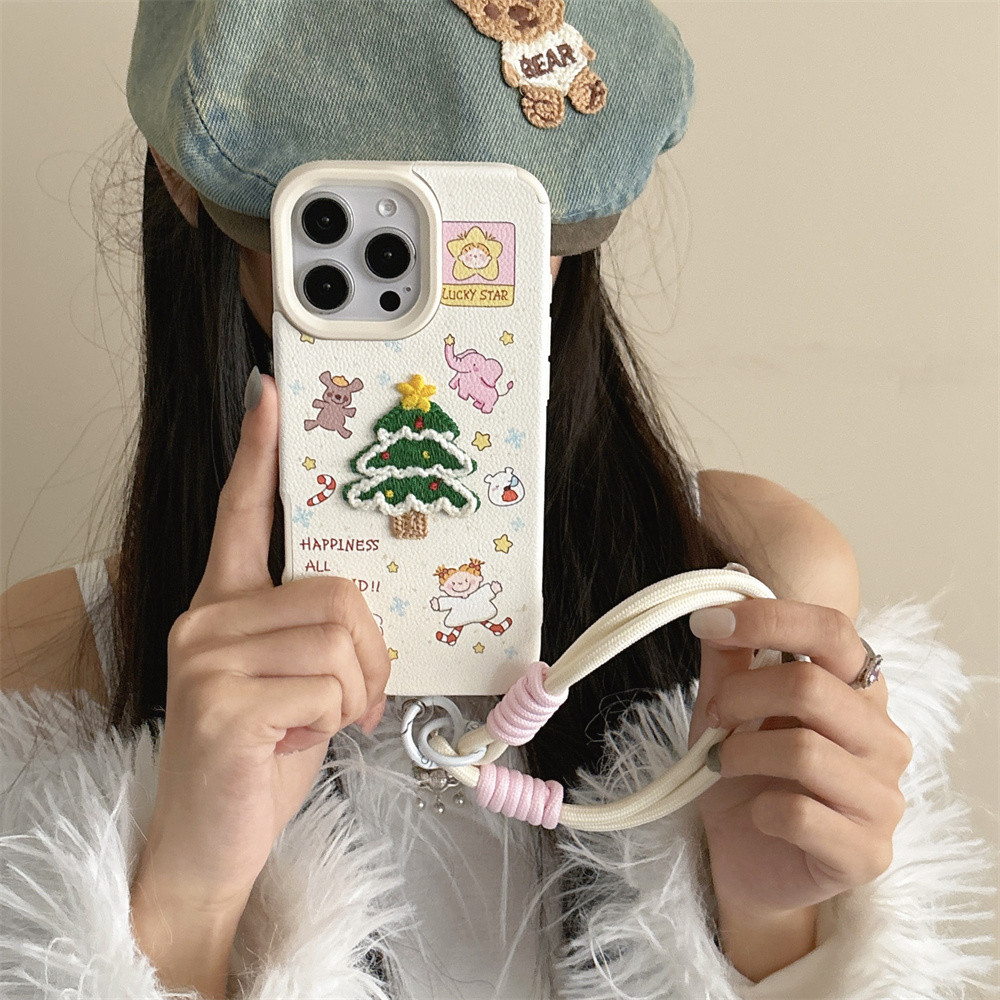 สําหรับ iphone16 ปีใหม่เคสโทรศัพท์ Ins ต้นคริสต์มาสน่ารักเย็บปักถักร้อย iPhone15 พิมพ์หนัง iphone 16 Pro Max 14promax 13promax เคสโทรศัพท์ป้องกันการล่มสลาย