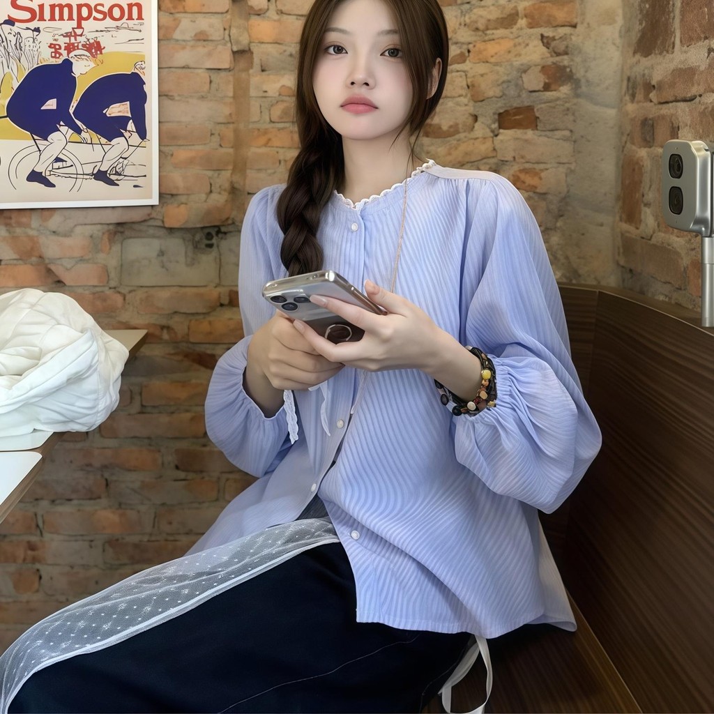 เสื้อแฟชั่นเชิ้ตผู้หญิงเกาหลีสีน้ำเงิน กระดุมมุกคอกลม เสื้อน่ารักๆแขนยาวลายทาง หลวมและบาง สไตล์หวานๆ