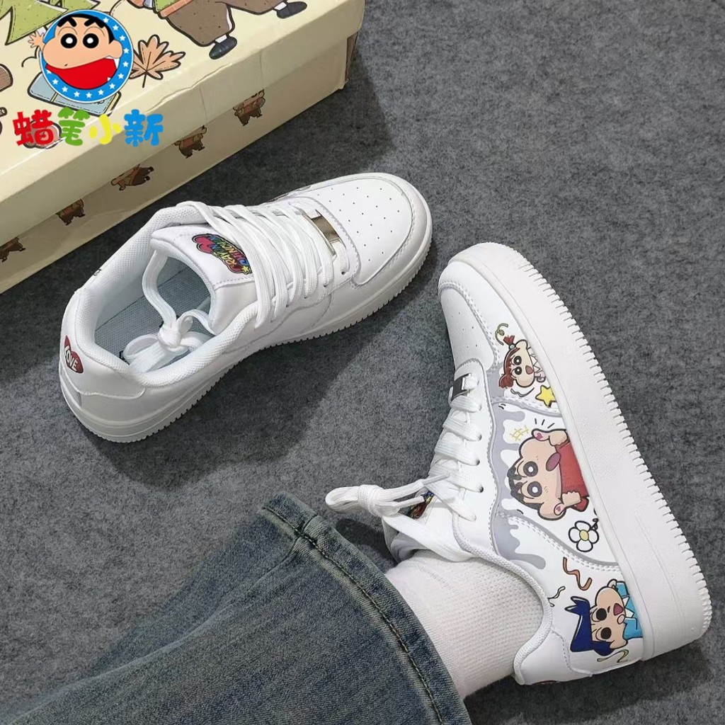 [80.110,000 คนคอลเลกชันแบรนด์นี้] ดินสอสี หน้าแข้ง-ชาน ของแท้รองเท้าผู้ชาย 20,000 สไตล์ใหม่มูลค่าสูงการ์ตูนอะนิเมะกราฟฟิตีรองเท้าผ้าใบแฟชั่นทุกการแข่งขันรองเท้าลําล