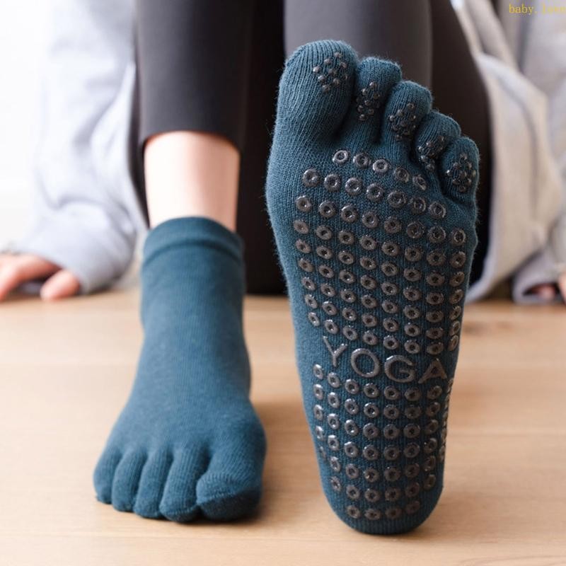 Dasbsug ถุงเท้าโยคะลูกเรือ Unisex พร้อม Grips สีทึบ 5 Toe Separator Non Slip Hosiery