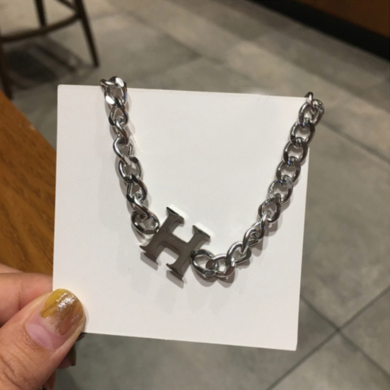 [RSQ] ไทเทเนียมเหล็กไม่ซีดจางตัวอักษรสไตล์ใหม่คิวบาสร้อยคอโซ่หนาหญิงฮิปฮอปยุโรปอเมริกันถนนสไตล์สร้อย