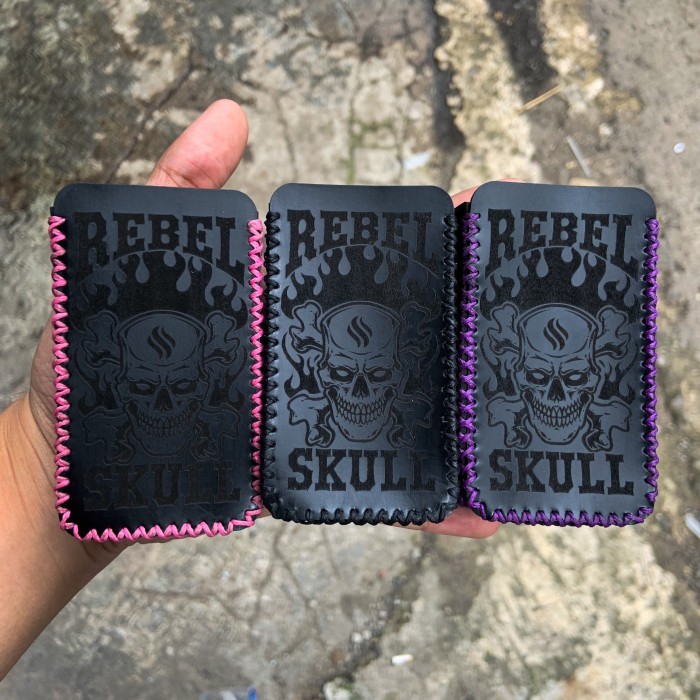 KC ของที่ระลึกและสินค้าปลอกเคส T200 วัสดุหนังสังเคราะห์สีดํา Rebell Skull Motif กระเป๋าสตางค์ความร้อ