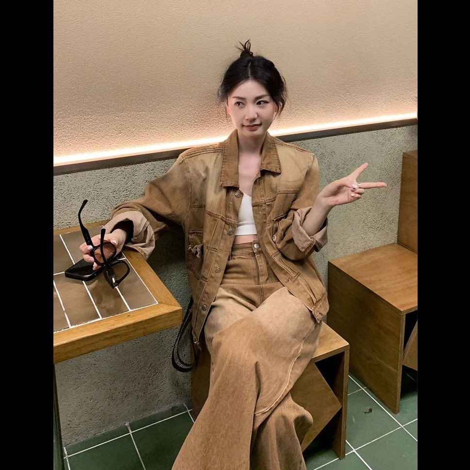 เสื้อโค้ทยีนส์สีน้ำตาลฟอกน้ำสำหรับผู้หญิงชุดสูทแฟชั่นแฟชั่นสำหรับมิราร์ดดีไซน์ทรงหลวมแนววินเทจสไตล์อเมริกันสำหรับฤดูใบไม้ผลิและฤดูใบไม้ร่วง