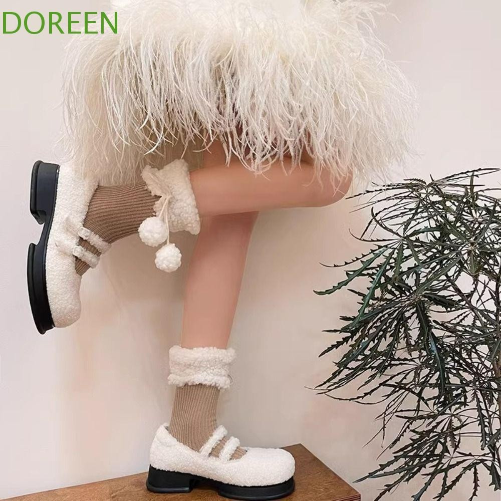Doreen ถุงเท้าโลลิต้าทําด้วยผ้าขนสัตว์, Y2K Lace Up ถุงเท้าฤดูหนาวผู้หญิง, Streetwear Plush Balls Thicken Warm Coral ขนแกะถุงเท้า Lolita