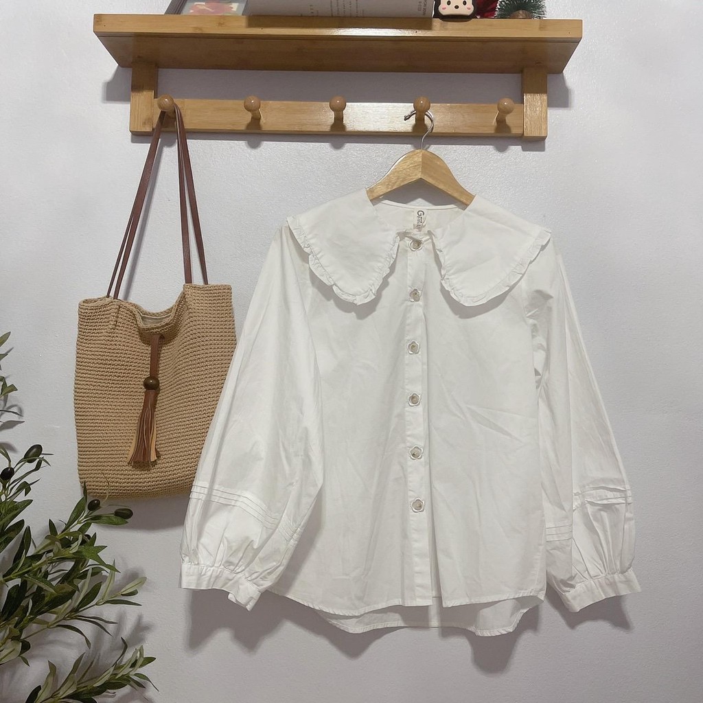A01 เสื้อเชิ้ตคอบัวแขนยาว สีขาวน่ารัก