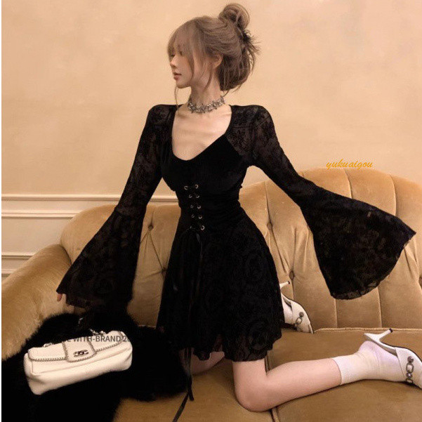 กํามะหยี่สีดํา Flared แขนยาวผู้หญิงฤดูใบไม้ร่วงฤดูหนาว High-End Feeling อารมณ์ v คอชุดเล็กแคบ-เอว a-