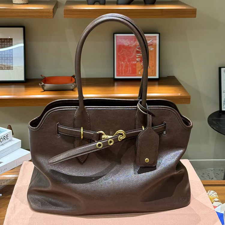 High-end ผักฟอก Cowhide แฟชั่นขนาดใหญ่ความจุกระเป๋าแฟชั่น Commuter กระเป๋า 2024 สไตล์ใหม่แบบพกพา Shou