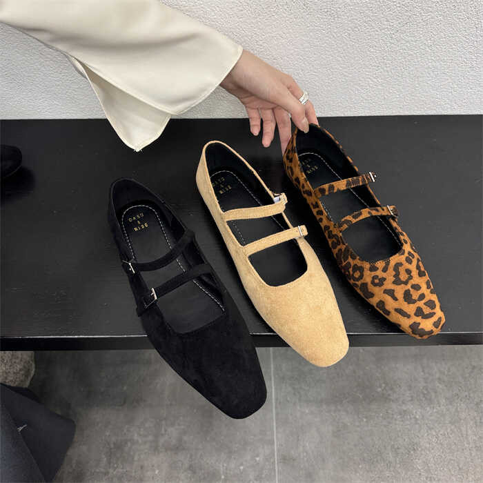 999กระดุมข้อมือสุดเซ็กซี่จากแบรนด์ GUE999SS รุ่น 2024 ผลิตจากผ้า FrenchTerry สัมผัสนุ่มรองเท้ามารีเจ