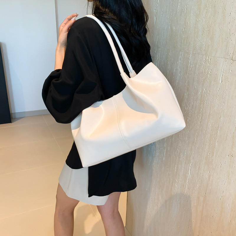 Lucky girl: กระเป๋า ใบใหญ่แฟชั่นใส่ของได้เยอะPU หน้าใหญ่มากใส่ของได้เยอะมากPU -SP6013