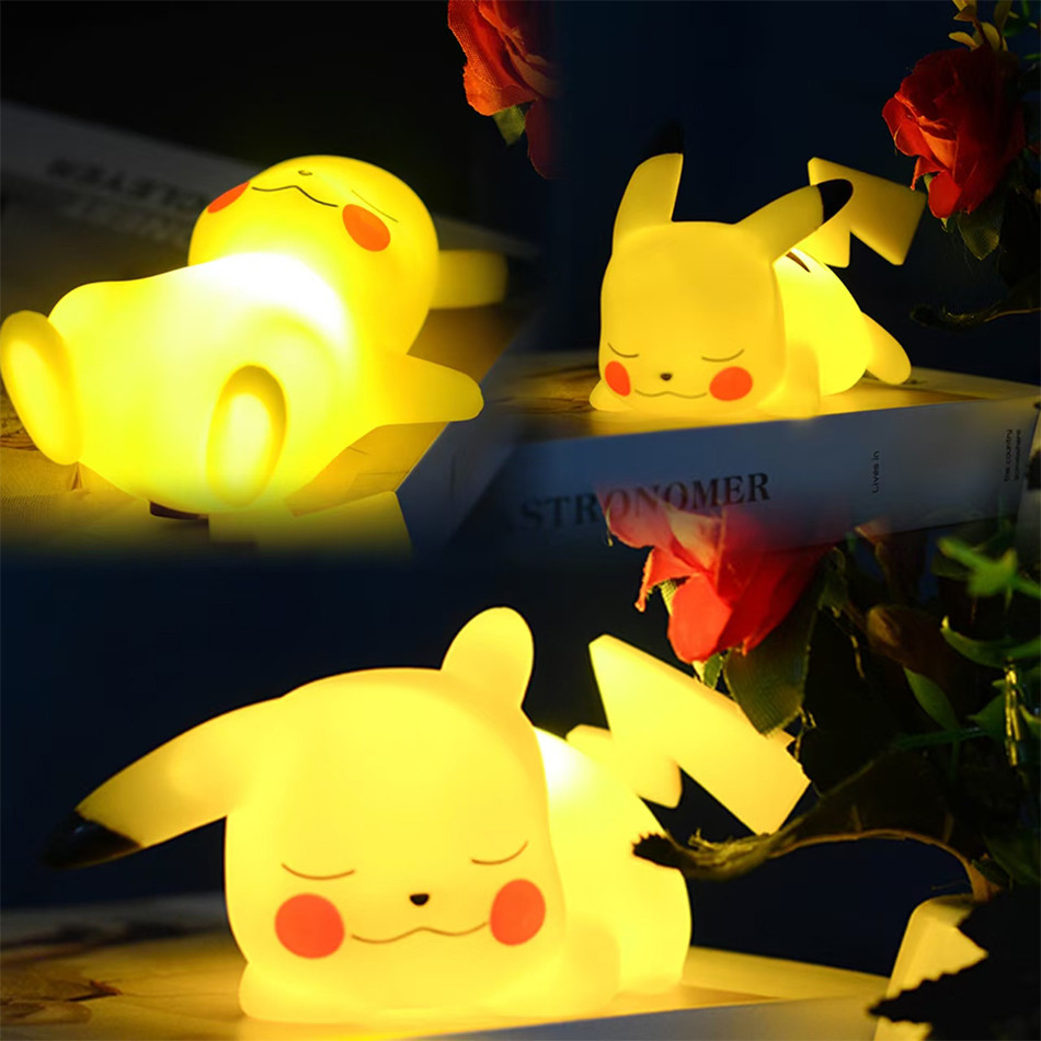ใหม่ Pokemon Pikachu Night Light น่ารักอะนิเมะ Soft Light ห้องนอนข้างเตียง LED Light ตกแต่งห้อง Kawaii Dute ตกแต่งโต๊ะ