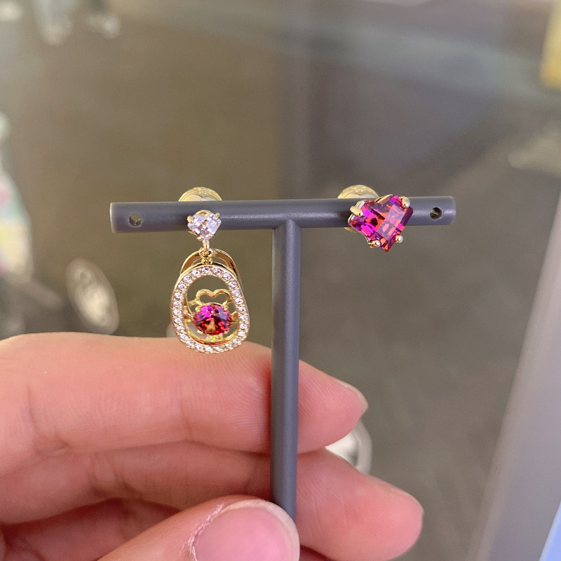 Swarovski Cariti Cariti Red Bean Acacia Bean Red Heart อัญมณีไม่สมมาตรต่างหูต่างหูหญิง