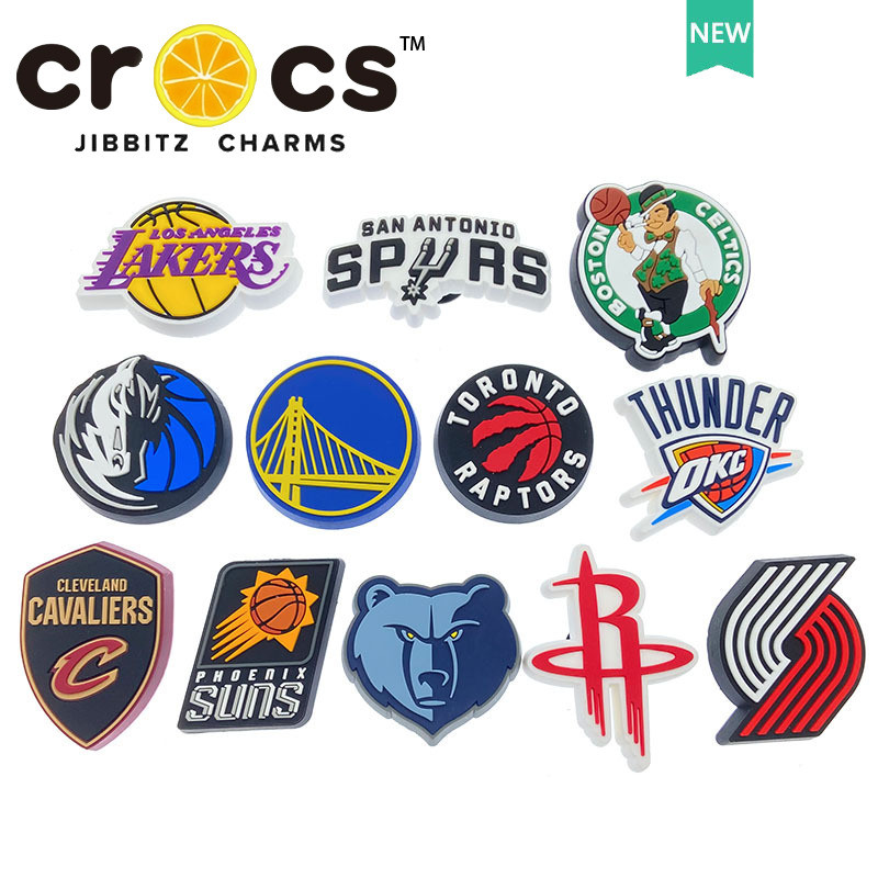 Jibbitz crocs ชาร์มหัวเข็มขัดรู อุปกรณ์เสริมบาสเกตบอล โลโก้ทีม NBA รองเท้าแฟชั่น อุปกรณ์เสริม จิ๊บบิท ตัวติดรองเท้า crocs