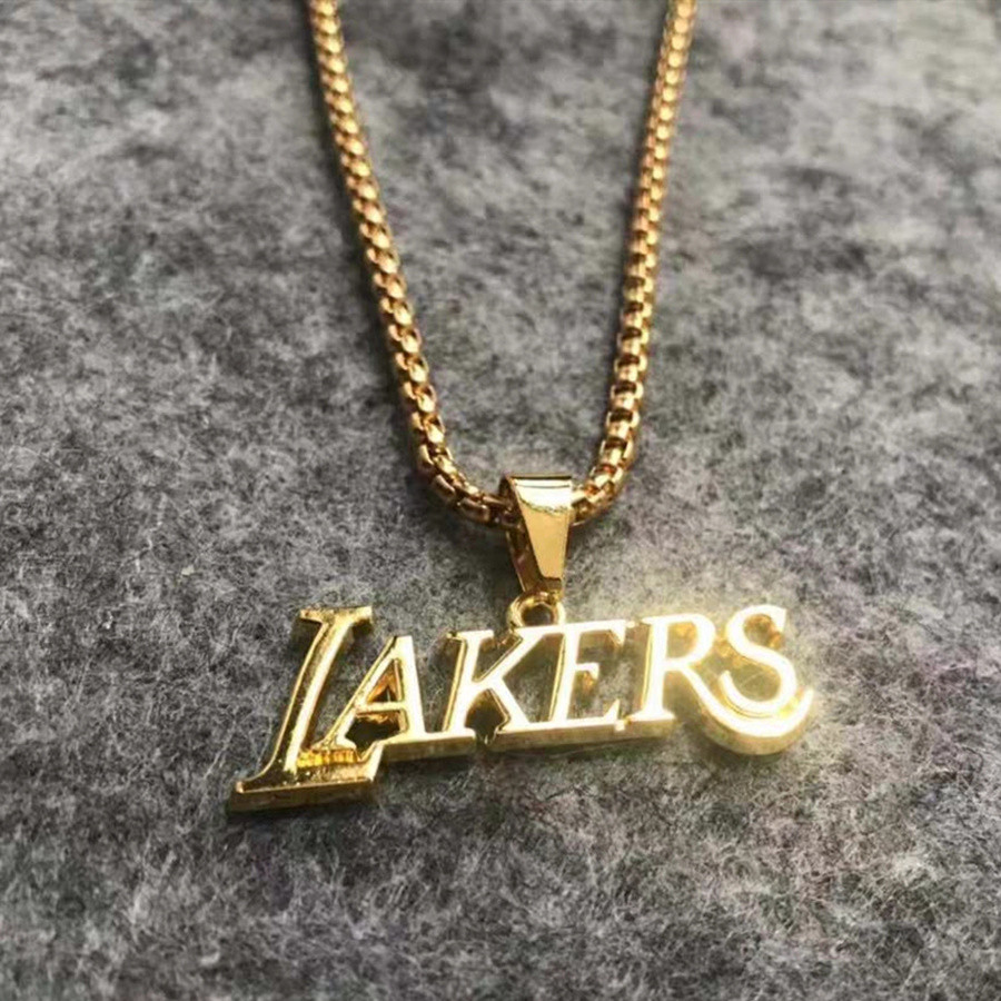 Nba Lakers โลโก้แฟชั่นแบรนด์บาสเกตบอลกีฬาไทเทเนียมเหล็กจี้สร้อยคอ Hip-Hop Street Punk เครื่องประดับ