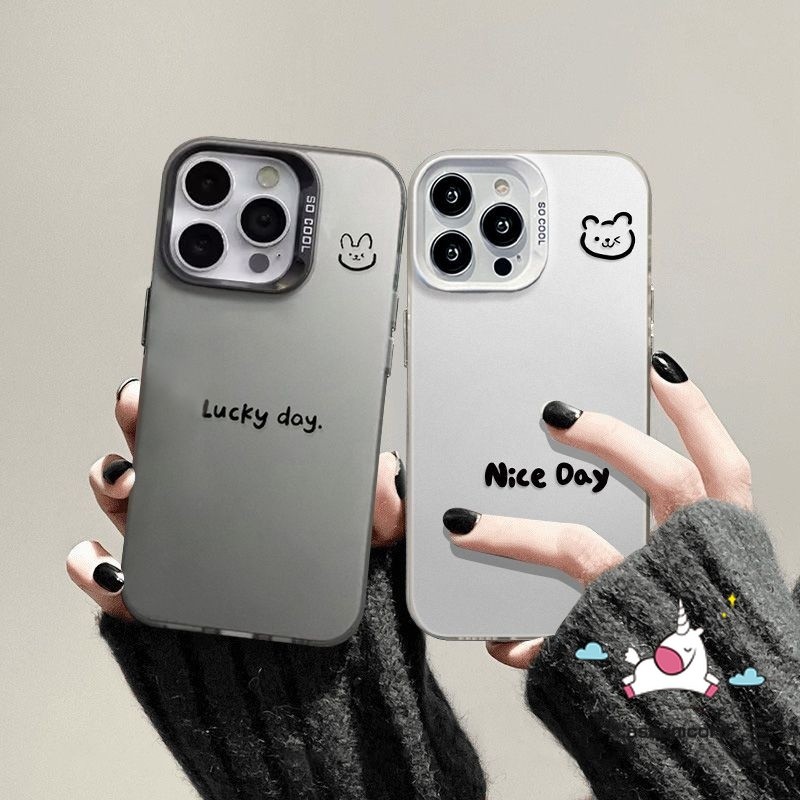 เรียบง่ายภาพวาดน่ารักการ์ตูนคู่ Lucky กระต่ายหมีสําหรับ IPhone 11 13 15 16 14 12 Pro Max 7Plus XR X 15 14 16 8 7 Plus XS Max SE 2020 หรูหราชุบโลหะเลนส์กรณี