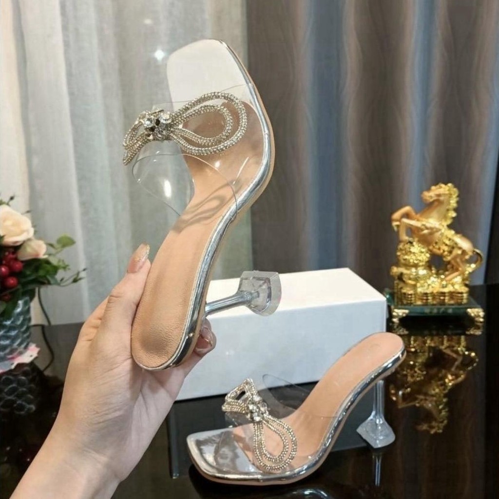 รองเท้าแตะผู้หญิงแฟชั่น สไตล์ฝรั่งเศส รองเท้าโบว์เพชร ไซส์35-44 สูง3.5 นิ้ว มี2 สี มีสี่รุ่น บอกเลยโคตรสวย