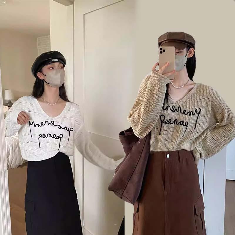 ohho เสื้อสเวตเตอร์แขนยาวผู้หญิง สไตล์เกาหลี คอวี ทรงกลวง ทรงใหม่ สเวตเตอร์ถักลายตัวอักษรเข้ารูปเข้า