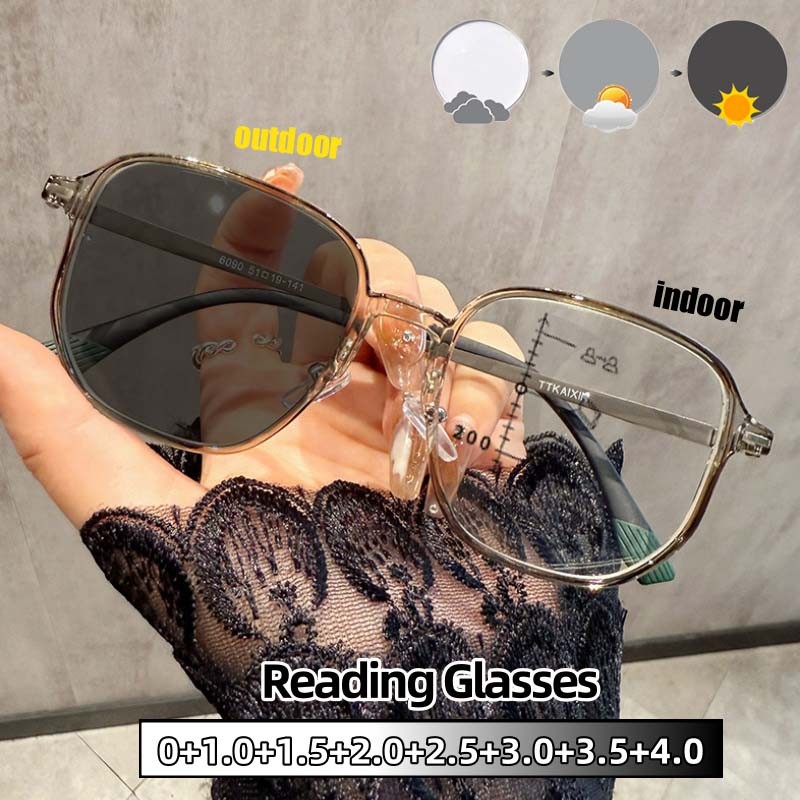 แว่นตาอ่านหนังสือแบบมัลติโฟกัสสําหรับธุรกิจที่หรูหราของผู้หญิงปิดกั้นแสงสีฟ้าและผู้ชายน่าใช้งาน