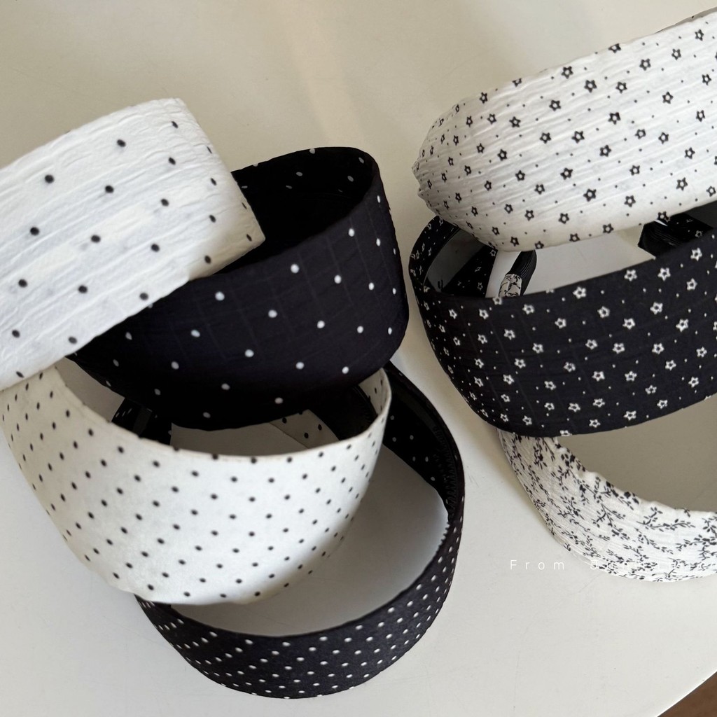ที่คาดผมลายดอกไม้เล็กลายจุดสีขาวสีดําขอบกว้าง