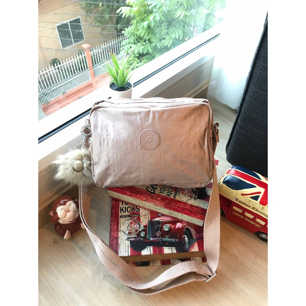 Kipling silen sholder Bag กระเป๋าสะพายข้างขนาดกำลังดี มีช่องซิปใช้งานหลายช่อง