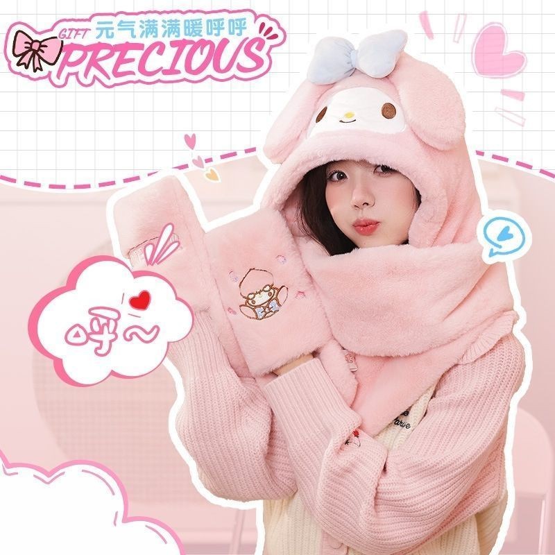 [คลังสินค้าพร้อม] ฤดูใบไม้ร่วงฤดูหนาวน่ารักหญิง Sanrio Kuromi อบเชยสุนัขอบอุ่นสามชิ้นชุดตุ๊กตาหมวกผ้าพันคอถุงมือ All-in-One สํานักงานนักเรียนตกแต่งบ้านวันหยุด