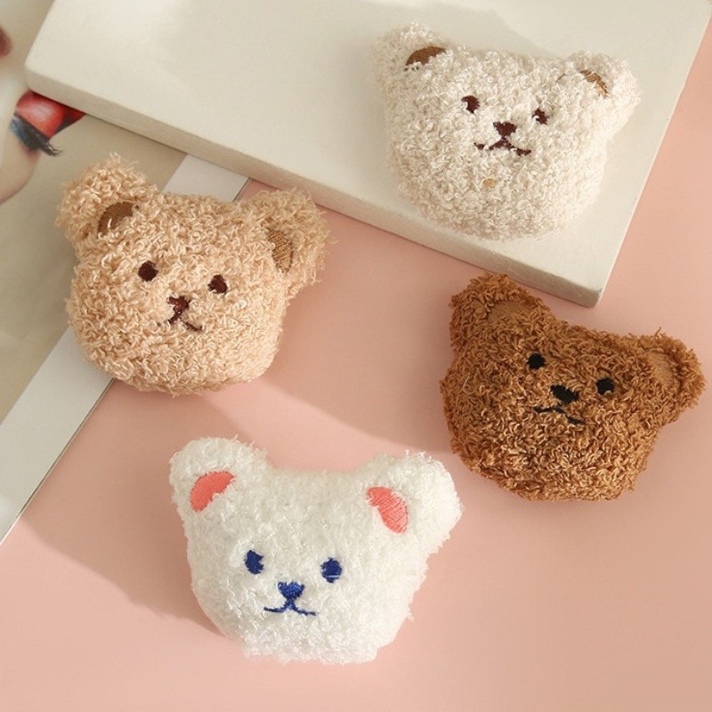 การ์ตูนตุ๊กตาหมีตุ๊กตาหมีเข็มกลัดน่ารักกระเป๋านักเรียนหมวกรองเท้าและถุงเท้าอุปกรณ์ ทําเอง