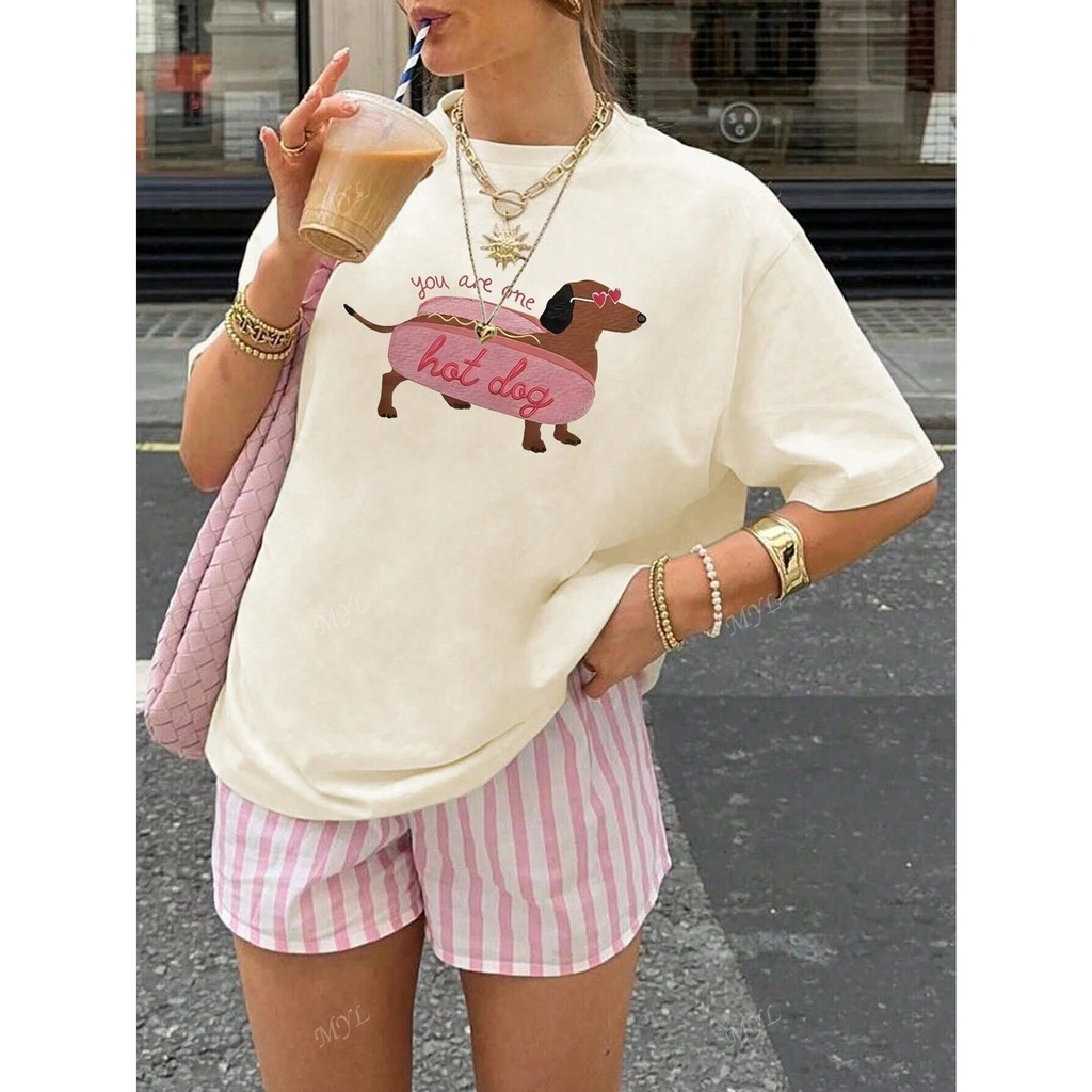 Papaya Studio เสื้อยืดลายหมาไส้กรอกสุดคิ้วท์ สำหรับผู้หญิง เสื้อยืด Oversize ลายวินเทจเกาหลี ผ้าคอตตอน 100% ใส่สบาย