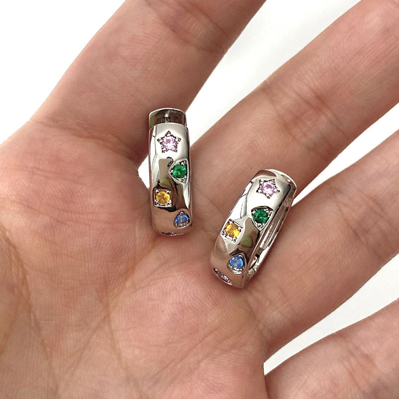 สีสันzircon Rainbow Hoopต่างหูผู้หญิงคริสตัลMulticolor Huggie Charmingหญิงงานแต่งงานต่างหูเจาะเครื่องประดับของขวัญ