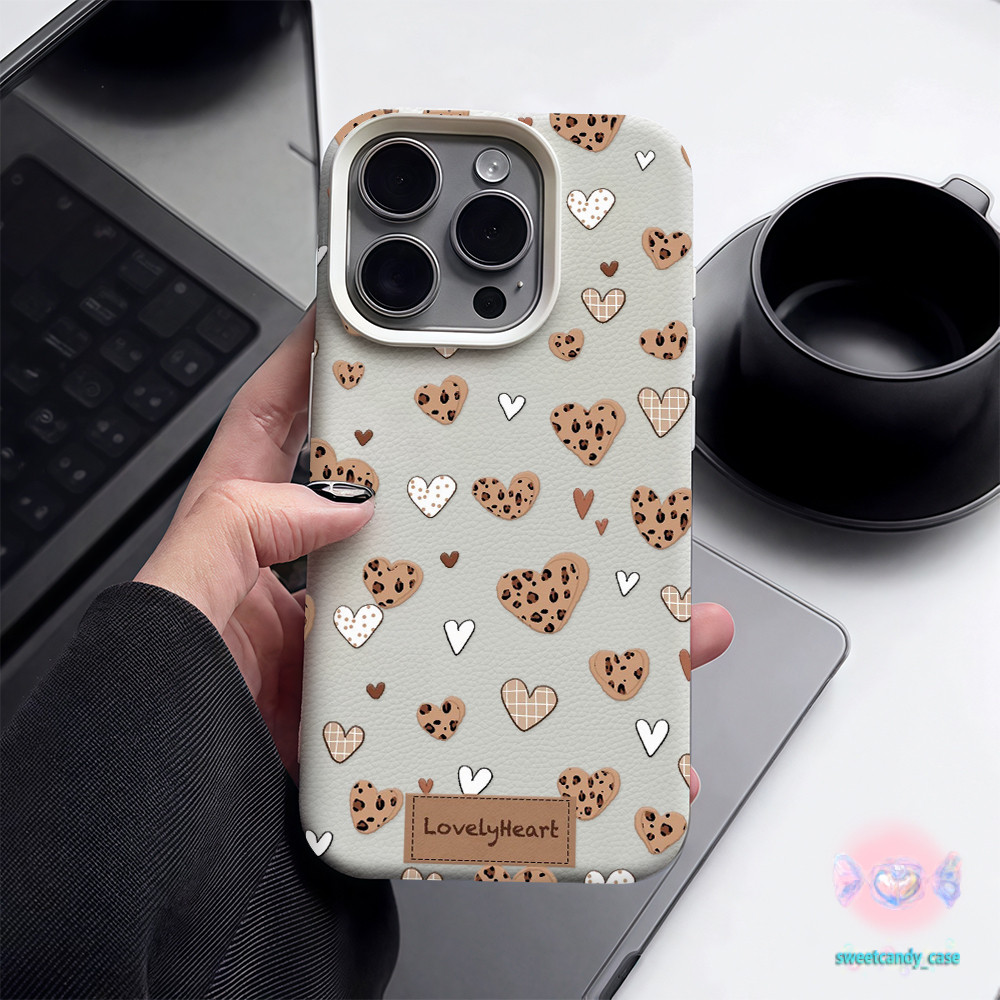 🌹จัดส่งในพื้นที่🌹เคสเหมือนเปลือกลิ้นจี่ รูปแบบในความรัก สําหรับIPhone16 15 14 13 7 8plus Pro Promax XR XS เลือก5สี