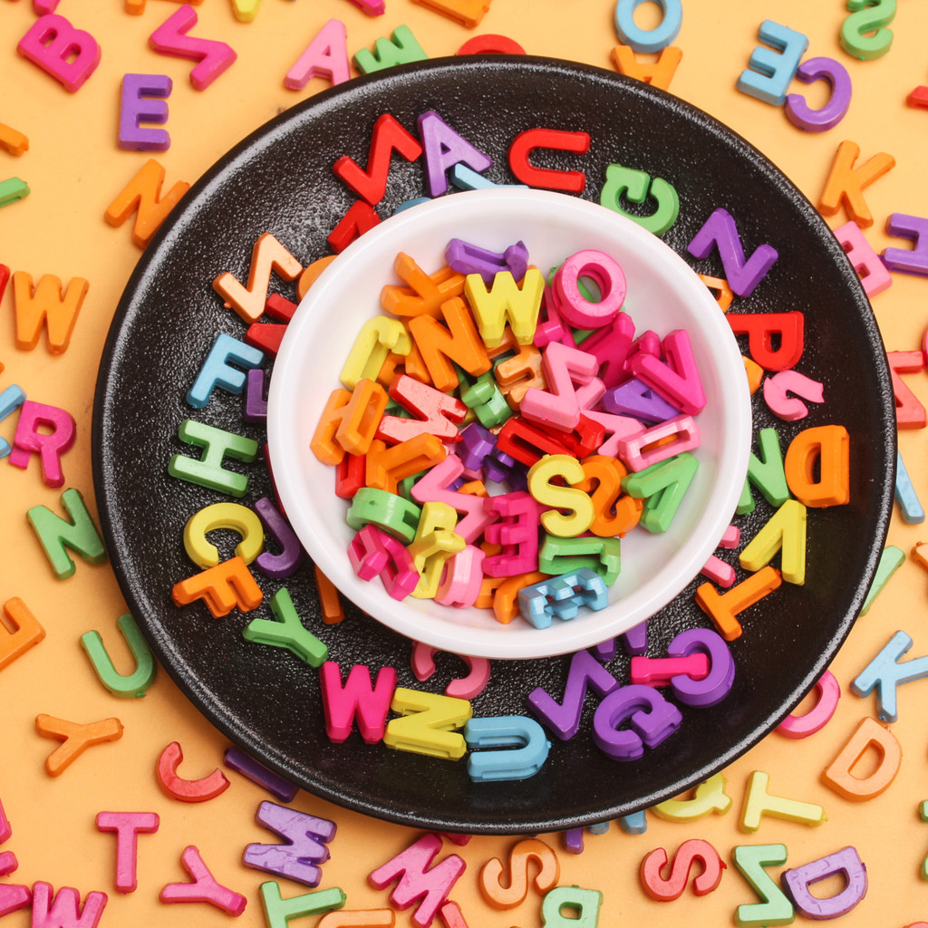 300 ชิ้นตัวอักษรหลวมลูกปัดสําหรับตกแต่งบ้านอะคริลิคของขวัญอุปกรณ์เสริมสไตล์ขนาดใหญ่ DIY