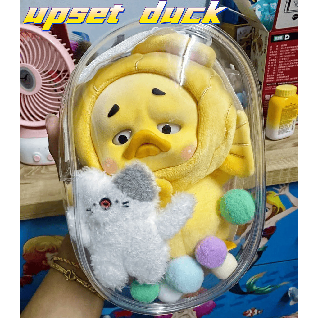 พร้อมส่ง กระเป๋าตุ๊กตา upset duck ขนาด 18ซม ถุงเก็บ PVC แบบใส หนา กันฝุ่น สําหรับห้อยกระเป๋า