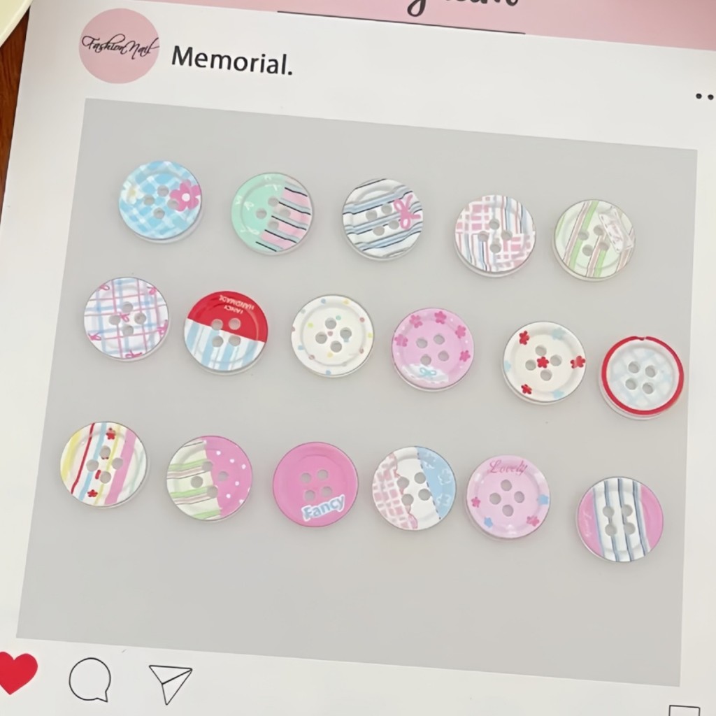 20ชิ้น/แพ็คการ์ตูนตาหมากรุกพิมพ์ปุ่มกลมวัสดุงานฝีมือ ทําเอง สําหรับอุปกรณ์เสื้อผ้าสมุดภาพรองเท้าเสน่ห์ ราคา ถูกที่สุด ดีลบีเคเค รูปภาพหลัก
