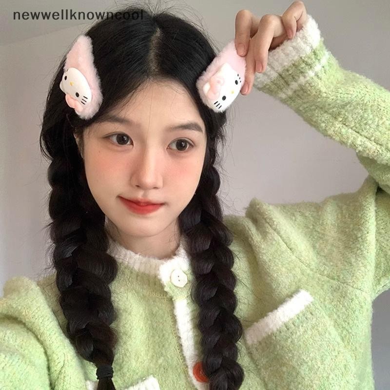 Newwellknowncool Sanrio Hello Kitty Plush Bow กิ๊บติดผมหวานน่ารัก Furry Ball สีชมพู BB คลิปแฟชั่น All-match Bangs คลิปสําหรับสาวอุปกรณ์เสริมผม AAD