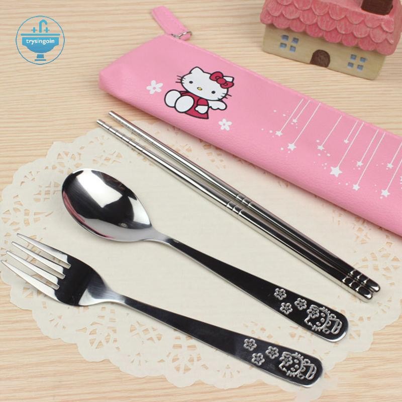 [trysingoin] ชุด 3 ชิ้น Sanrio Hello Kitty การ์ตูนชุดบนโต๊ะอาหารเด็กช้อนส้อมภาชนะบนโต๊ะอาหารพร้อมกระเป๋าซิลิโคน TH