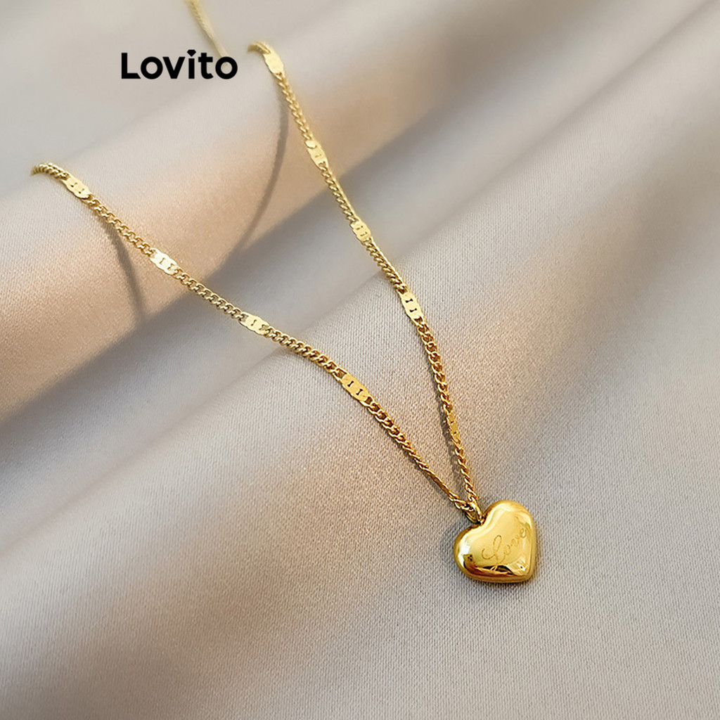 Lovito สร้อยคอ โลหะ จี้รูปหัวใจ ลายตัวอักษร สไตล์ลำลอง สำหรับผู้หญิง LFA05202 (สีทอง)
