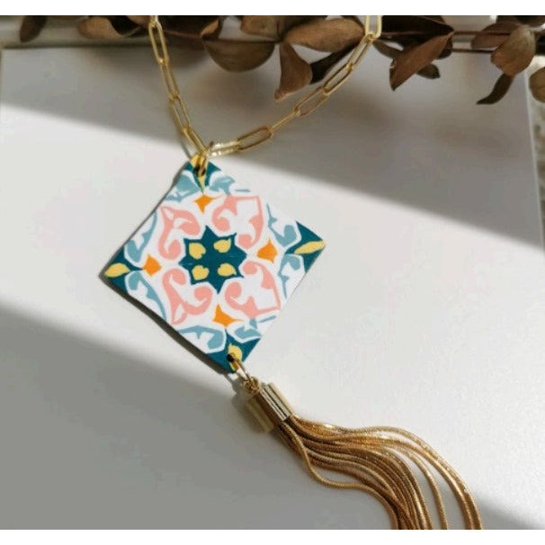 สร้อยคอพู่กระเบื้องสีเขียวทอง Either/Or (05)