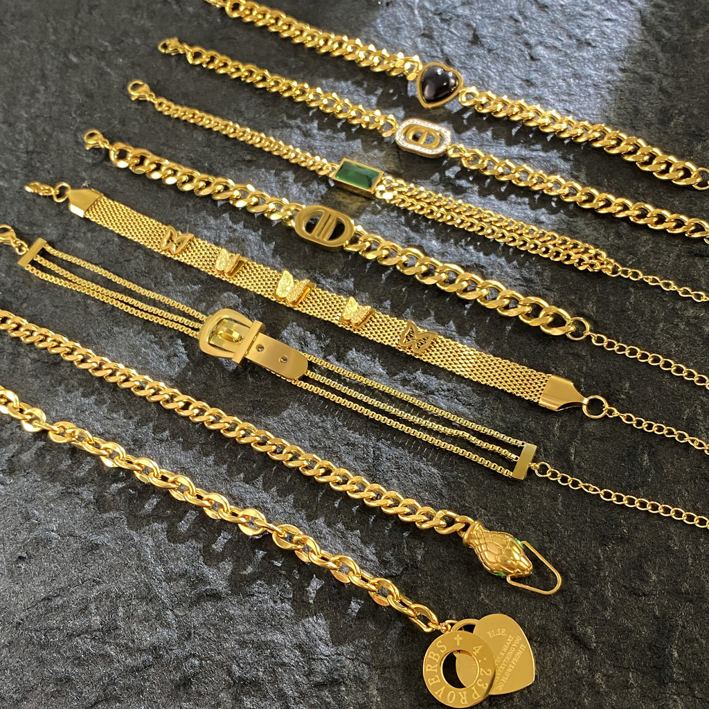 สร้อยข้อมือไทเทเนียมเหล็กชุบ 18K ทองแท้ CD Letter Love Heart สายผีเสื้อโซ่คิวบา