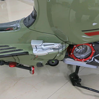 ที่วางเท้าสําหรับ VESPA Sprint Primavera 150 180 my24 2013-2024 2026 รถจักรยานยนต์เท้า Peg Foot Rest อลูมิเนียม sprint tech 2025 จัดส่งจากคลังสมุทรสาคร