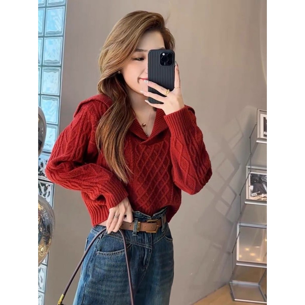 เสื้อคาร์ดิแกนผู้หญิงปกย้อนยุคสีแดงบิดออกแบบซอกหลวม