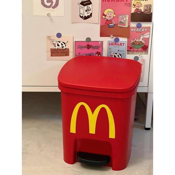 ถังขยะในรถ ถังขยะ เหยียบเท้าถังขยะของ McDonald's การ์ตูนสุทธิสีแดงบุคลิกภาพสร้างสรรค์บ้านห้องนอนน่าร