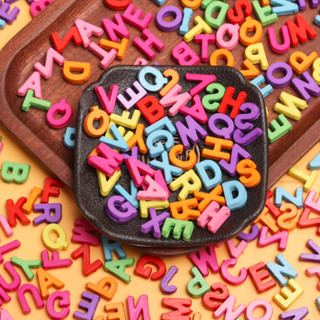 500 กรัมประมาณ 1700 ชิ้นตัวอักษรหลวมลูกปัดอะคริลิคสําหรับตกแ…