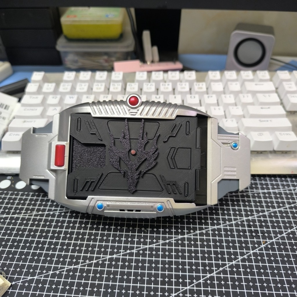 Kamen Rider Ryuki คาเมนไรเดอร์เวอร์ชันเรียบง่าย คาเมนไรเดอร์ดรากอนไรเดอร์ เข็มขัดเวอร์ชันเรียบง่าย กล่องการ์ดฟันมังกร ผู้เล่นปรับแต่งได้ รูปลักษณ์สูง