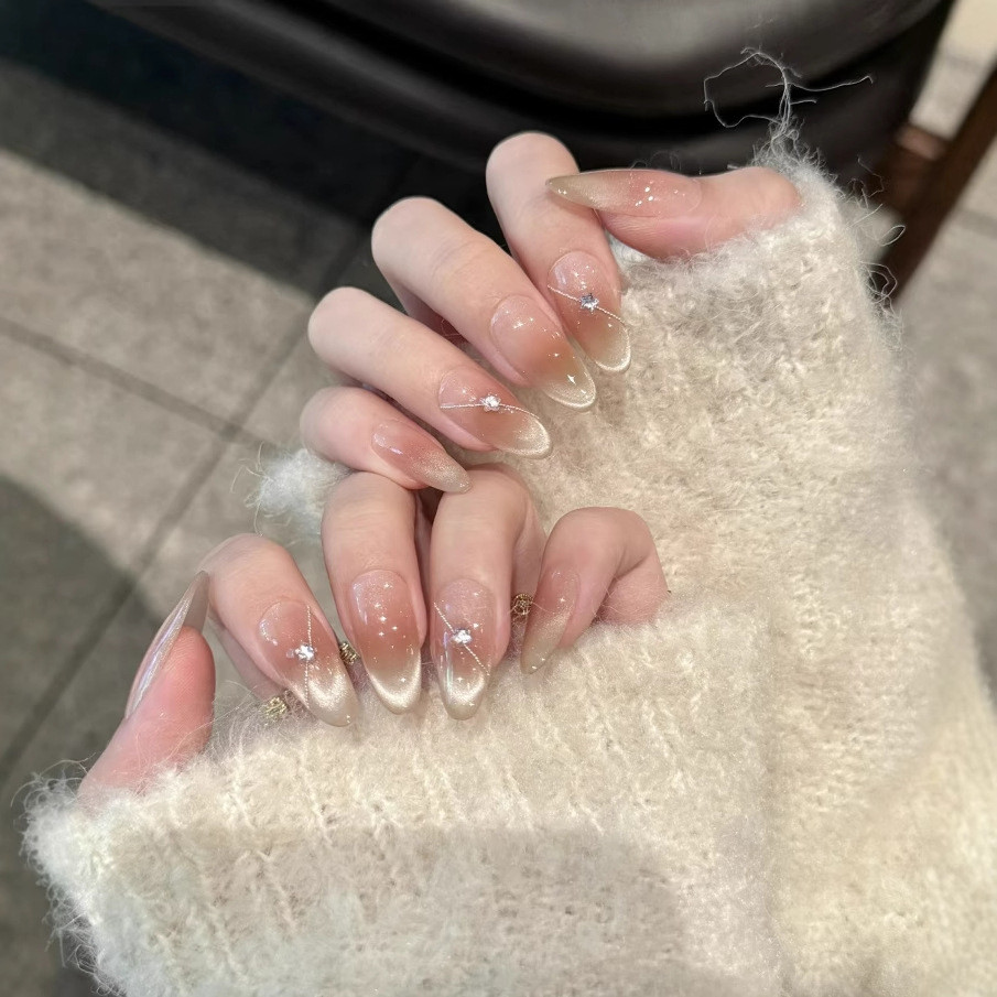 เล็บปลอมทรงวงรีขนาดกลางพร้อมกาวชุดการออกแบบตาแมวของขวัญดีไซน์หรูหราสําหรับเด็กผู้หญิง