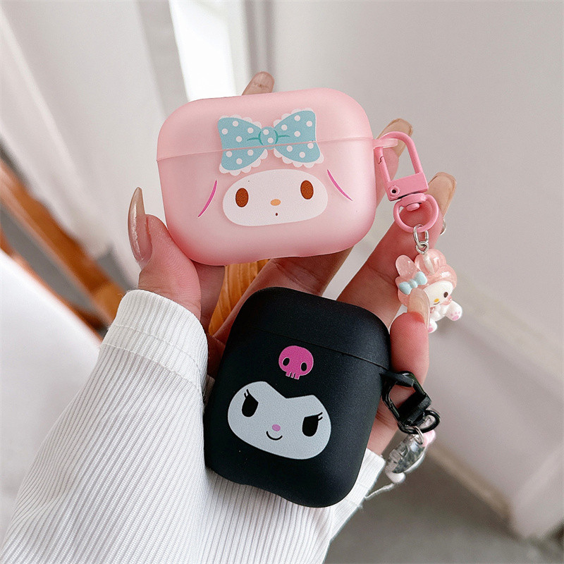 การ์ตูน Sanrio น่ารัก Kuromi Melody Airpods 4/Pro 2 ทรายบดโลหะตะขอกรณีหูฟังบลูทูธสําหรับ Airpods Pro/Airpods 3 2 1 หูฟังกันกระแทกพร้อมและตกแต่ง