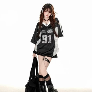 Baolongxin อินเทรนด์เคลือบเงากีฬาสไตล์หลวมเสื้อยืดแขนสั้นผู้หญิงฤดูร้อนใหม่คอวี